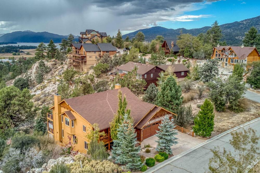 Photo of Outdoor in Castle Glen Estates