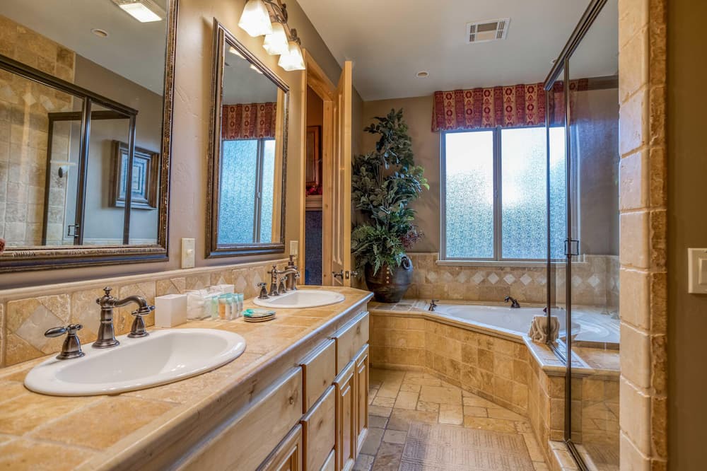 Photo of Bathroom in Castle Glen Estates