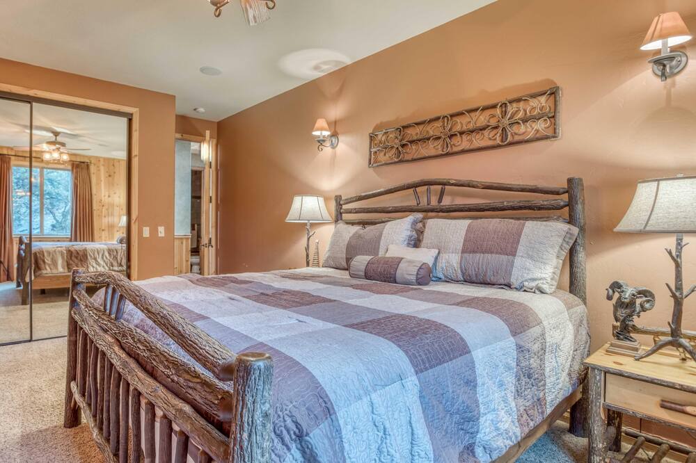 Photo of Bedroom in Castle Glen Estates