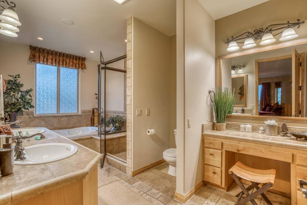 Photo of Bathroom in Castle Glen Estates