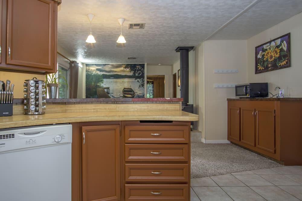 Photo of Kitchen in Lakehead-Lakeshore