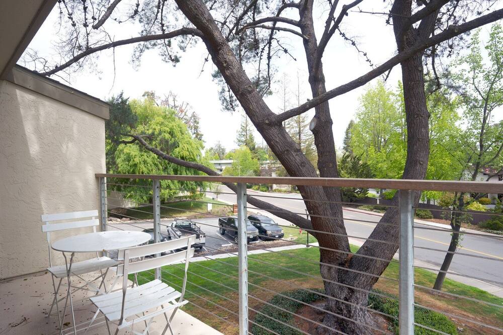 Photo of Patio Balcony in Sharon Heights