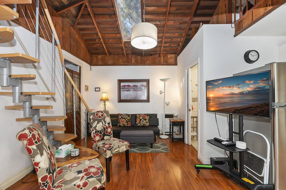 Photo of Bedroom in Santa Monica Canyon