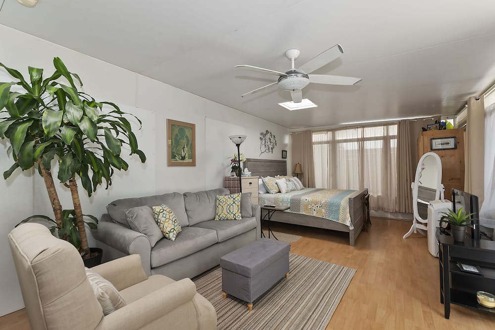 Photo of Bedroom in Santa Monica Canyon