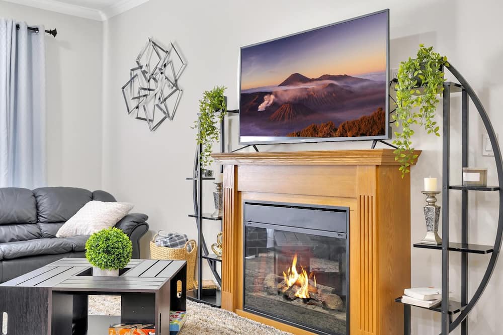 Photo of Livingroom in Pico Rivera