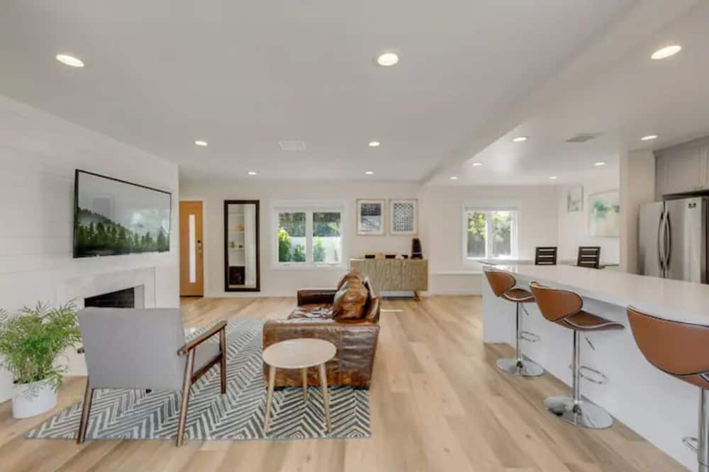 Photo of Livingroom in Claremont