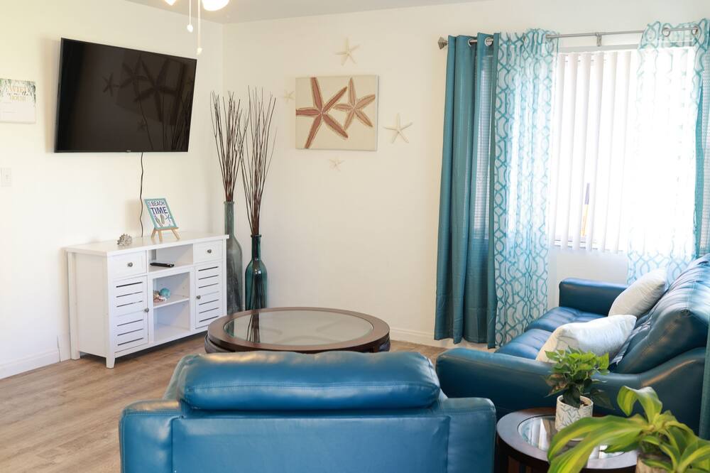 Photo of Livingroom in Pacific Beach