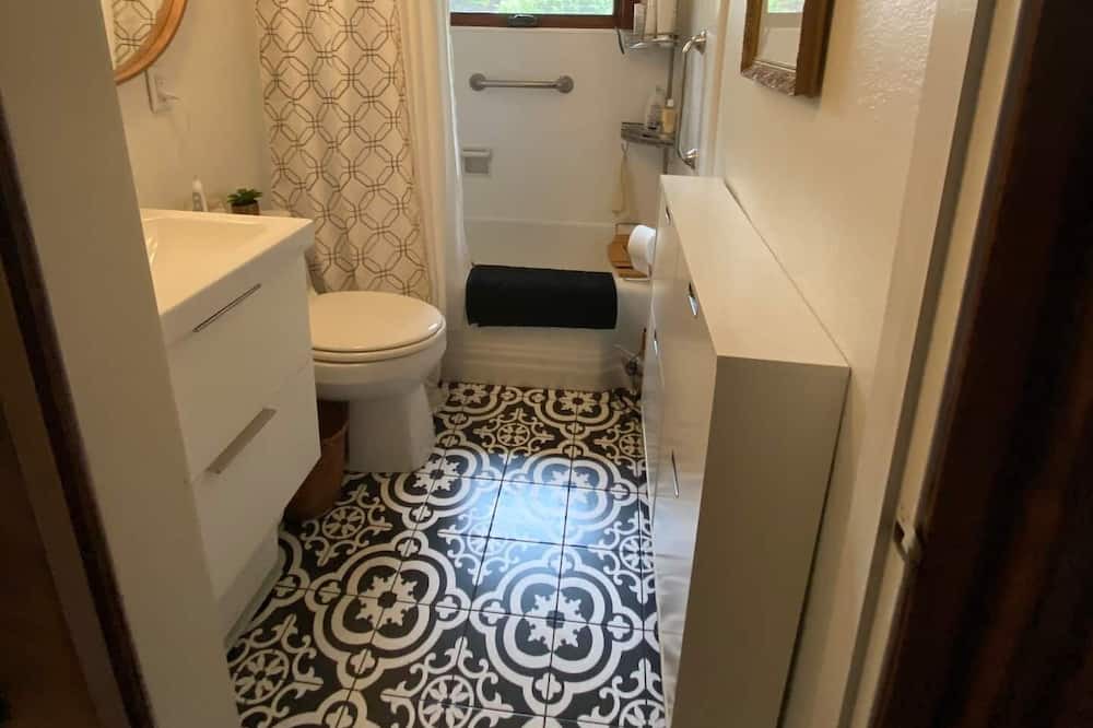 Photo of Bathroom in Murphys