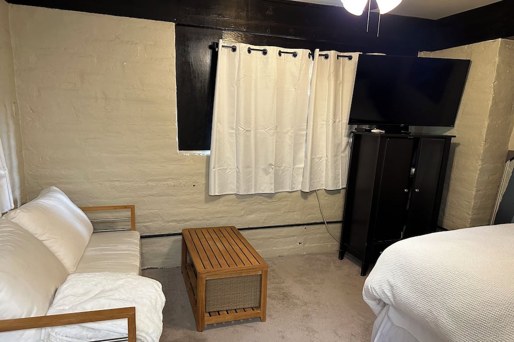 Photo of Bedroom in Mission Canyon