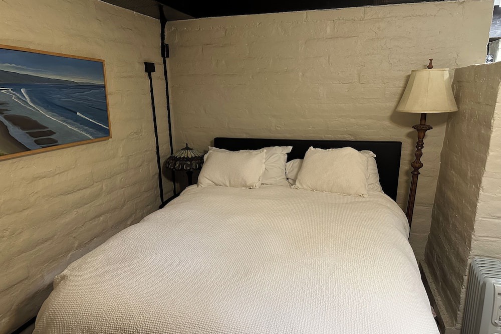Photo of Bedroom in Mission Canyon
