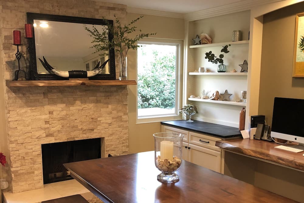 Photo of Livingroom in Benicia