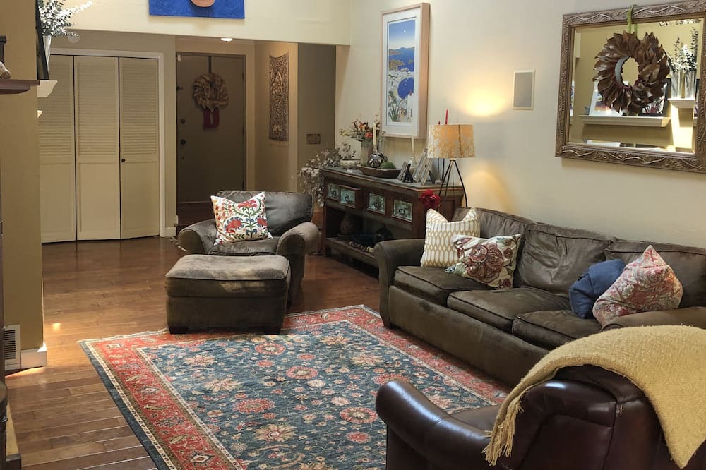 Photo of Livingroom in Benicia