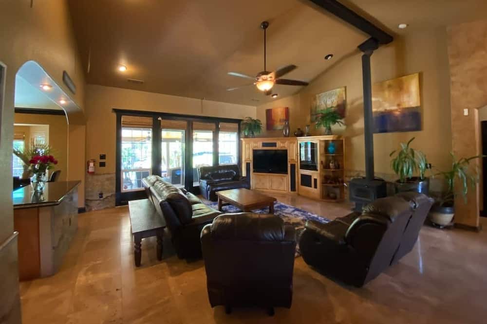 Photo of Livingroom in Redding