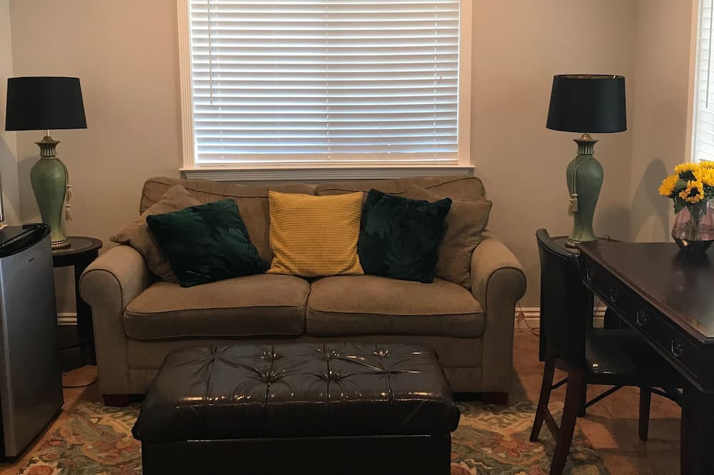 Photo of Livingroom in East Palo Alto