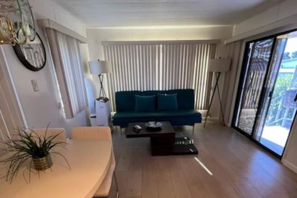 Photo of Livingroom in Desert Hot Springs