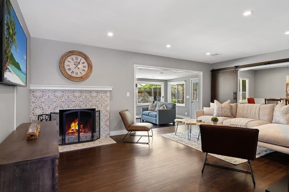Photo of Livingroom in Canoga Park
