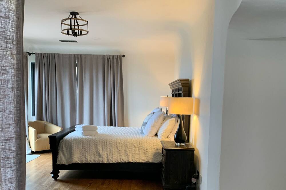 Photo of Bedroom in Sunset Cliffs