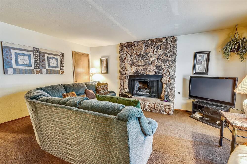 Photo of Livingroom in Black Bart
