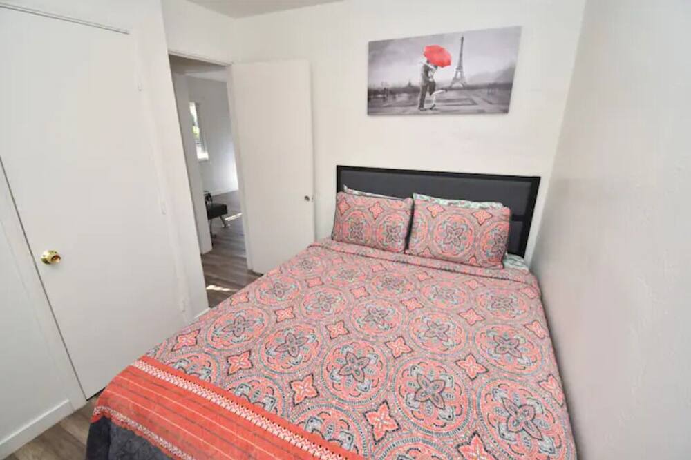 Photo of Bedroom in Logan Heights
