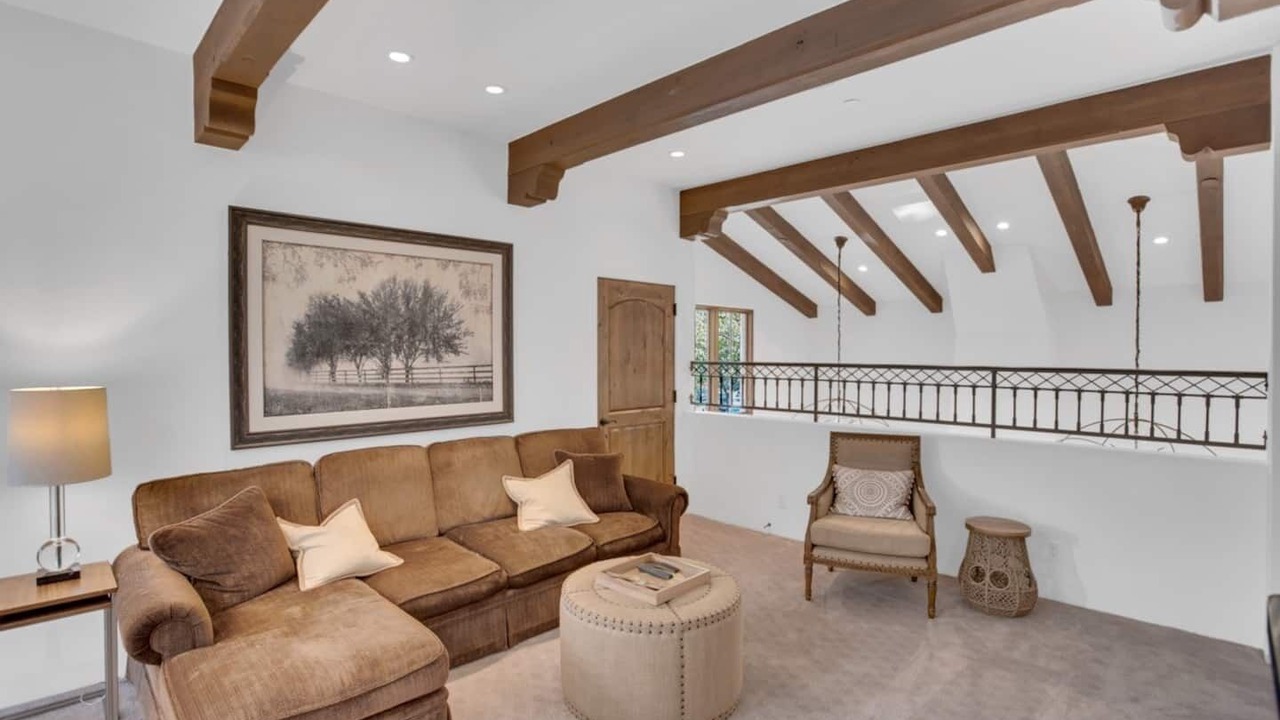 Photo of Livingroom in Lower State
