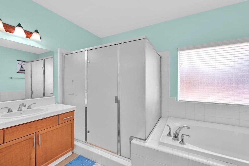 Photo of Bathroom in Roosevelt