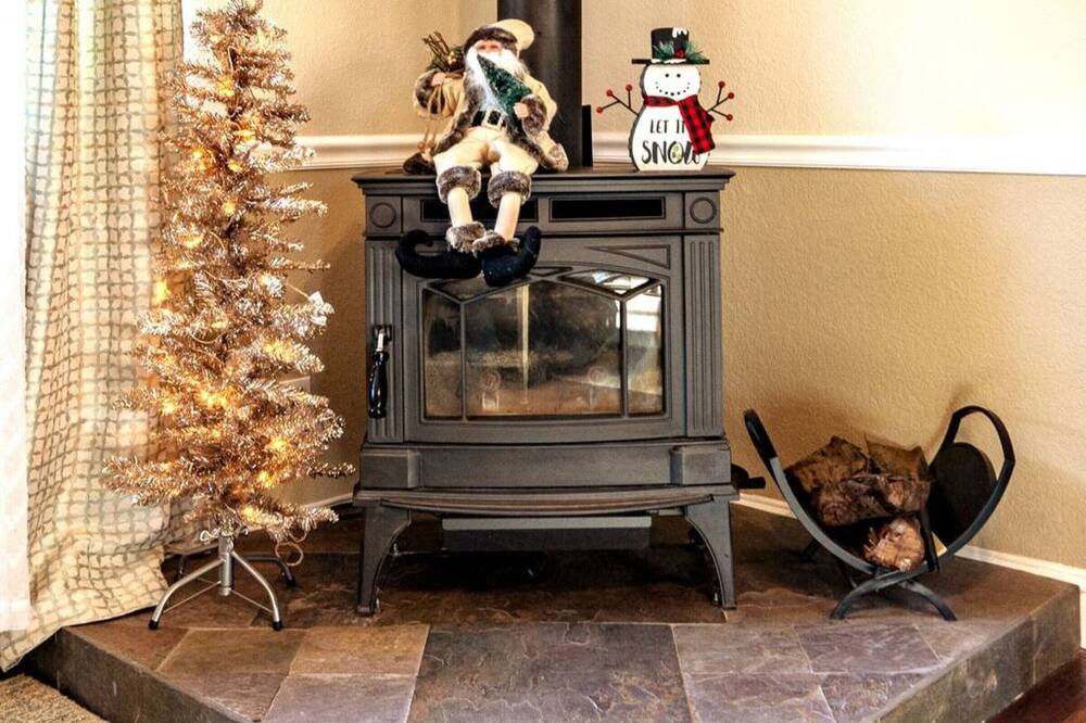 Photo of Livingroom in Oakhurst
