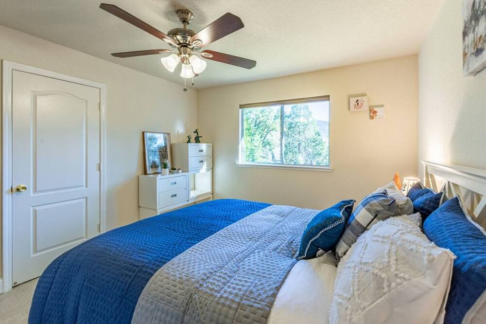 Photo of Bedroom in Oakhurst