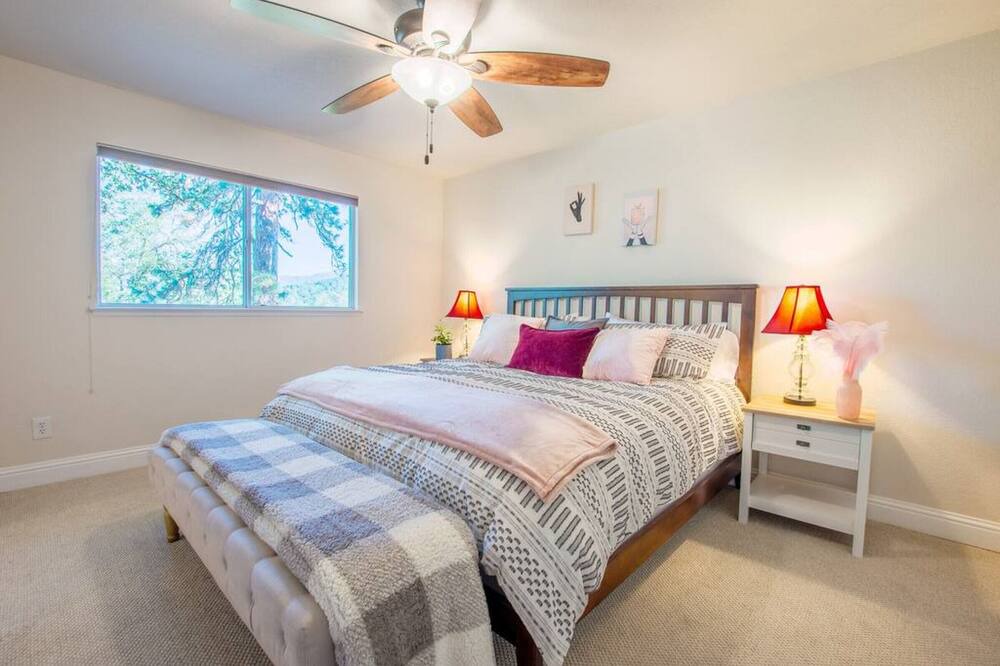 Photo of Bedroom in Oakhurst