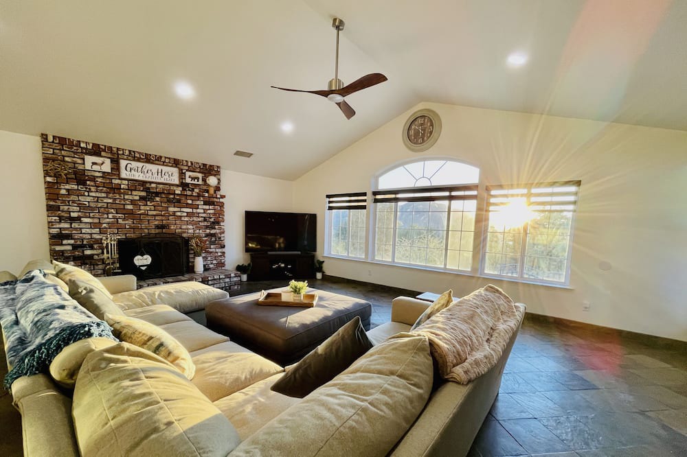 Photo of Livingroom in Oakhurst
