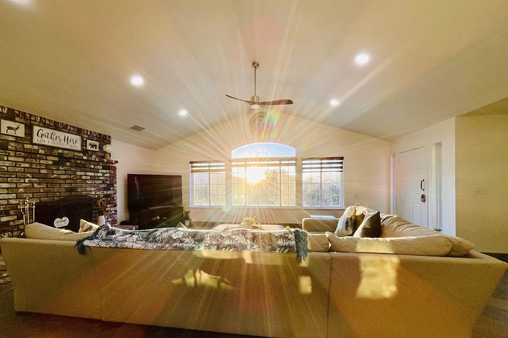 Photo of Livingroom in Oakhurst