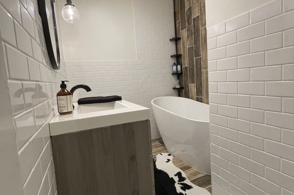Photo of Bathroom in Dinuba