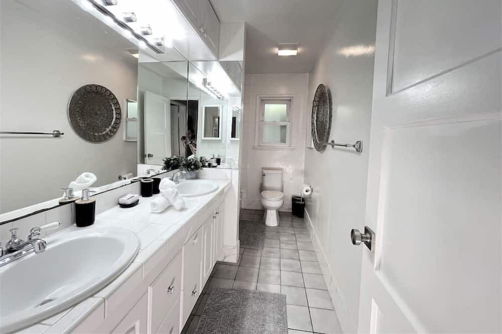 Photo of Bathroom in McLaughlin