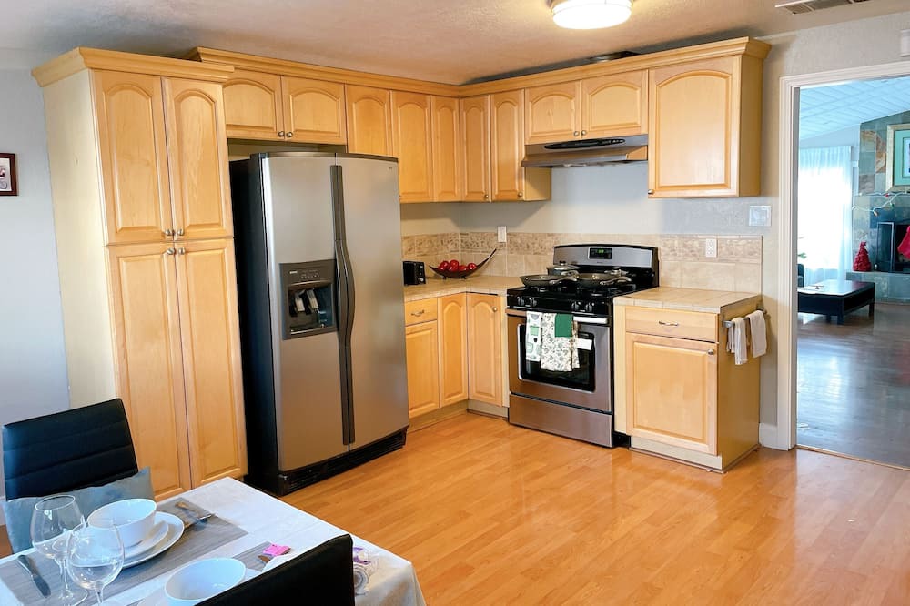 Photo of Kitchen in Rex Manor