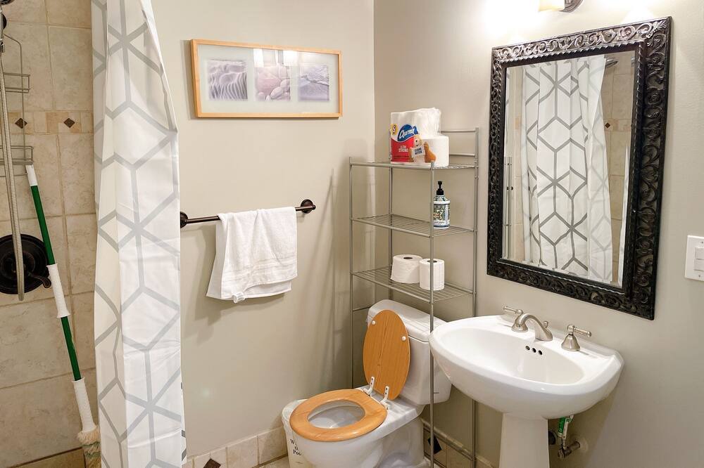 Photo of Bathroom in Rex Manor