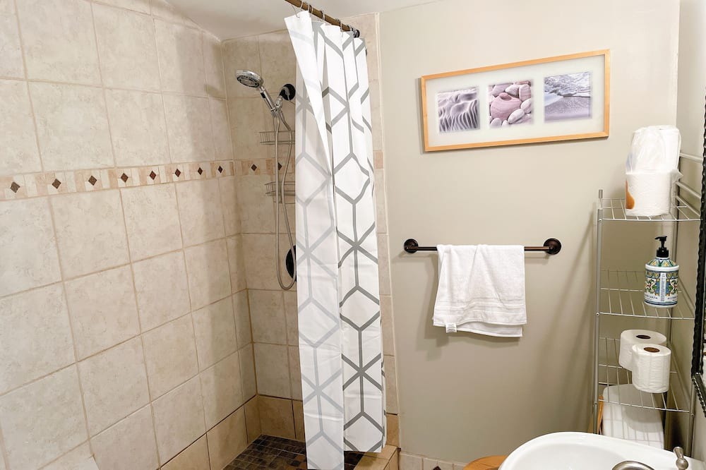 Photo of Bathroom in Rex Manor