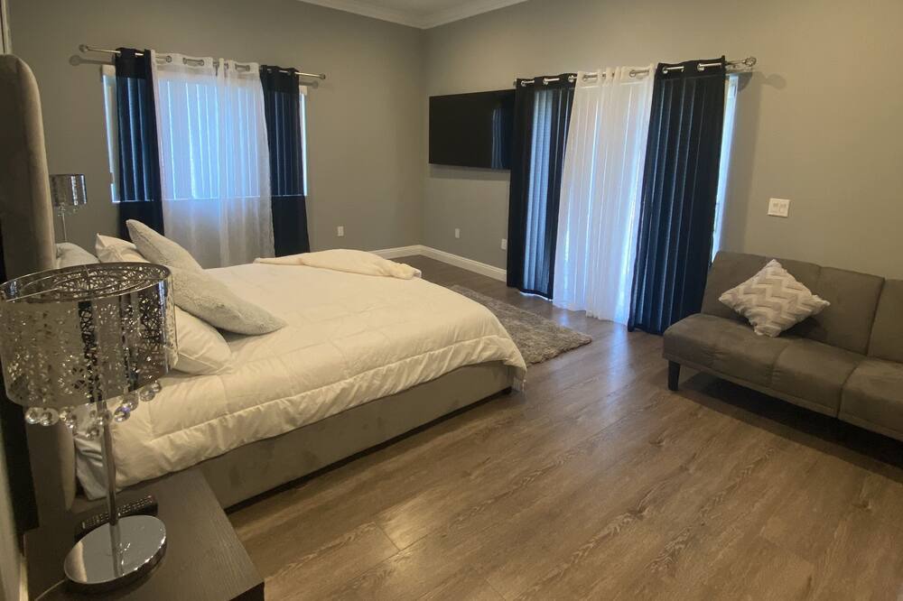 Photo of Bedroom in Lake Balboa