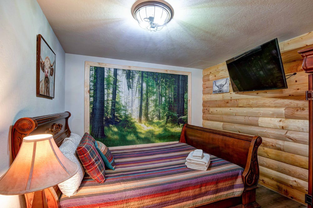 Photo of Bedroom in Shasta Lake