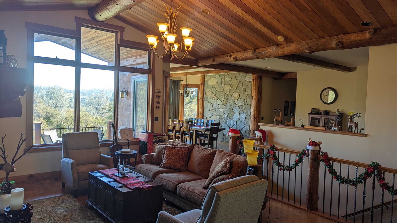 Photo of Livingroom in Grass Valley