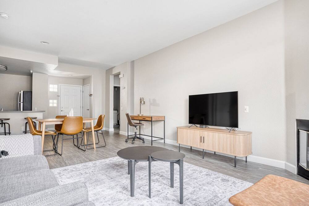 Photo of Livingroom in Emeryville