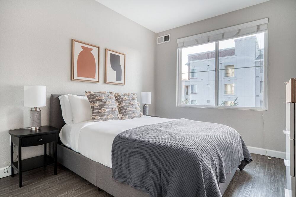 Photo of Bedroom in Emeryville