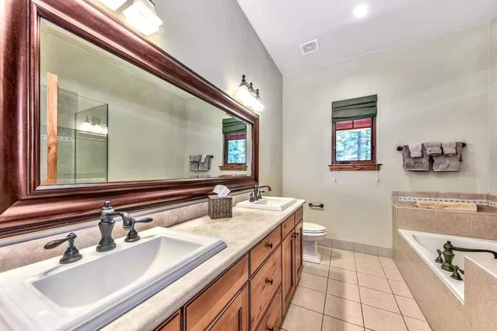 Photo of Bedroom in Grizzly Ranch