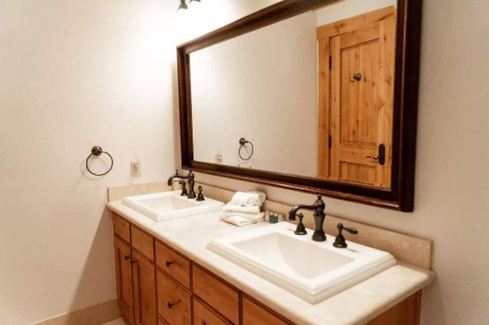 Photo of Bathroom in Grizzly Ranch