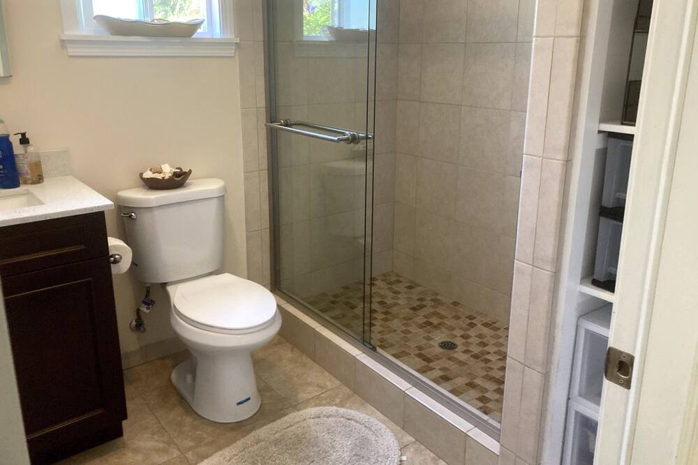 Photo of Bathroom in East Palo Alto