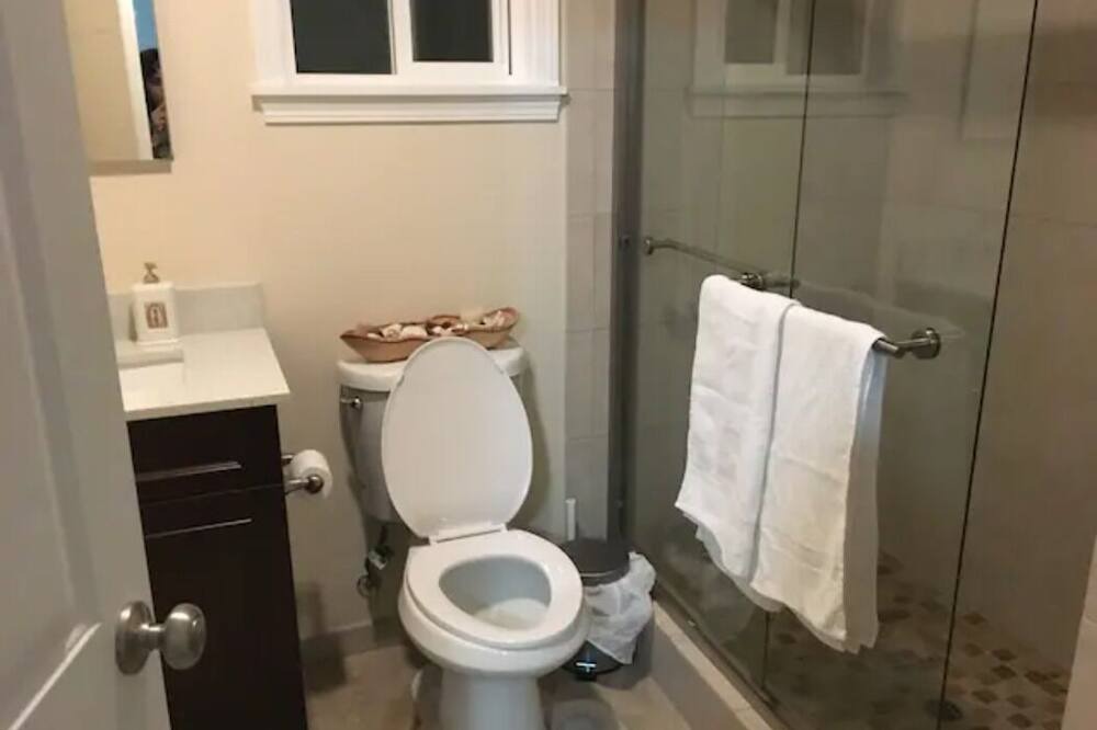 Photo of Bathroom in East Palo Alto