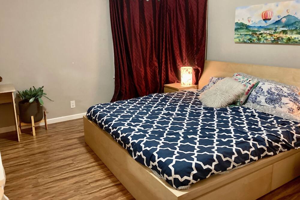Photo of Bedroom in East Palo Alto