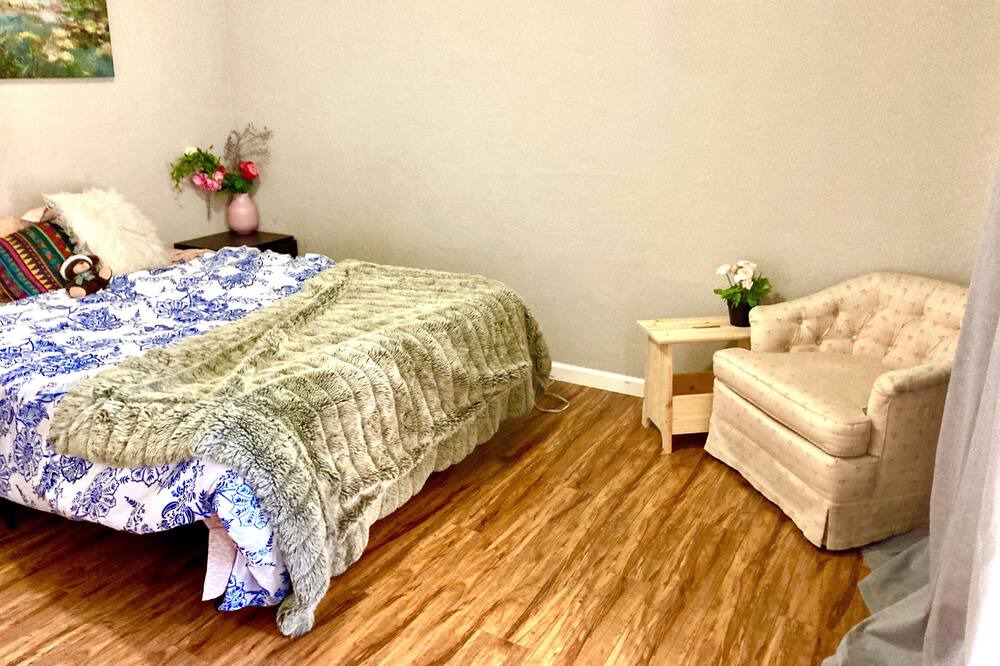 Photo of Bedroom in East Palo Alto
