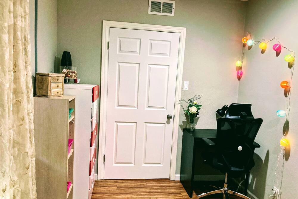 Photo of Bedroom in East Palo Alto
