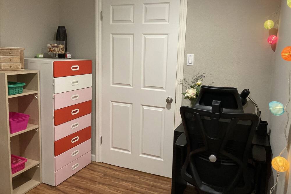 Photo of Bedroom in East Palo Alto