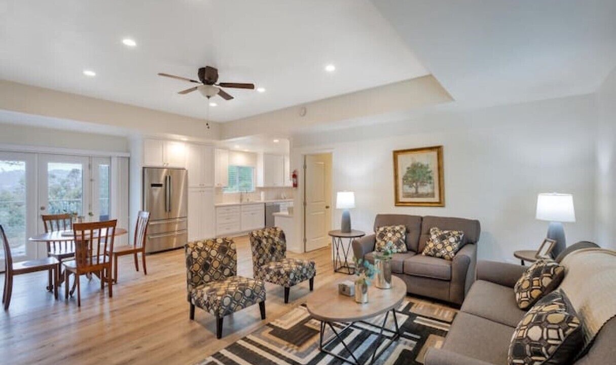 Photo of Livingroom in North Ridge