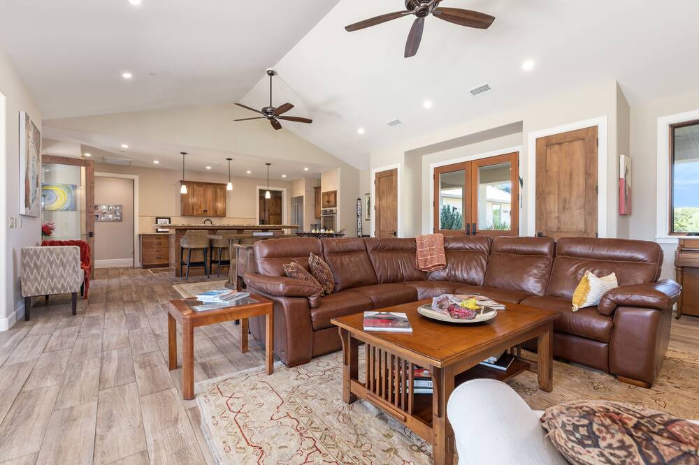 Photo of Livingroom in Templeton